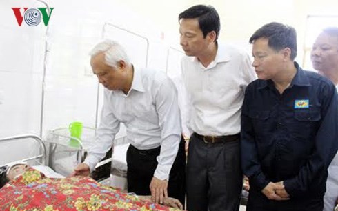 Phó Chủ tịch Quốc hội thăm hỏi các công nhân bị thương trong vụ tai nạn hầm lò Quảng Ninh - ảnh 1